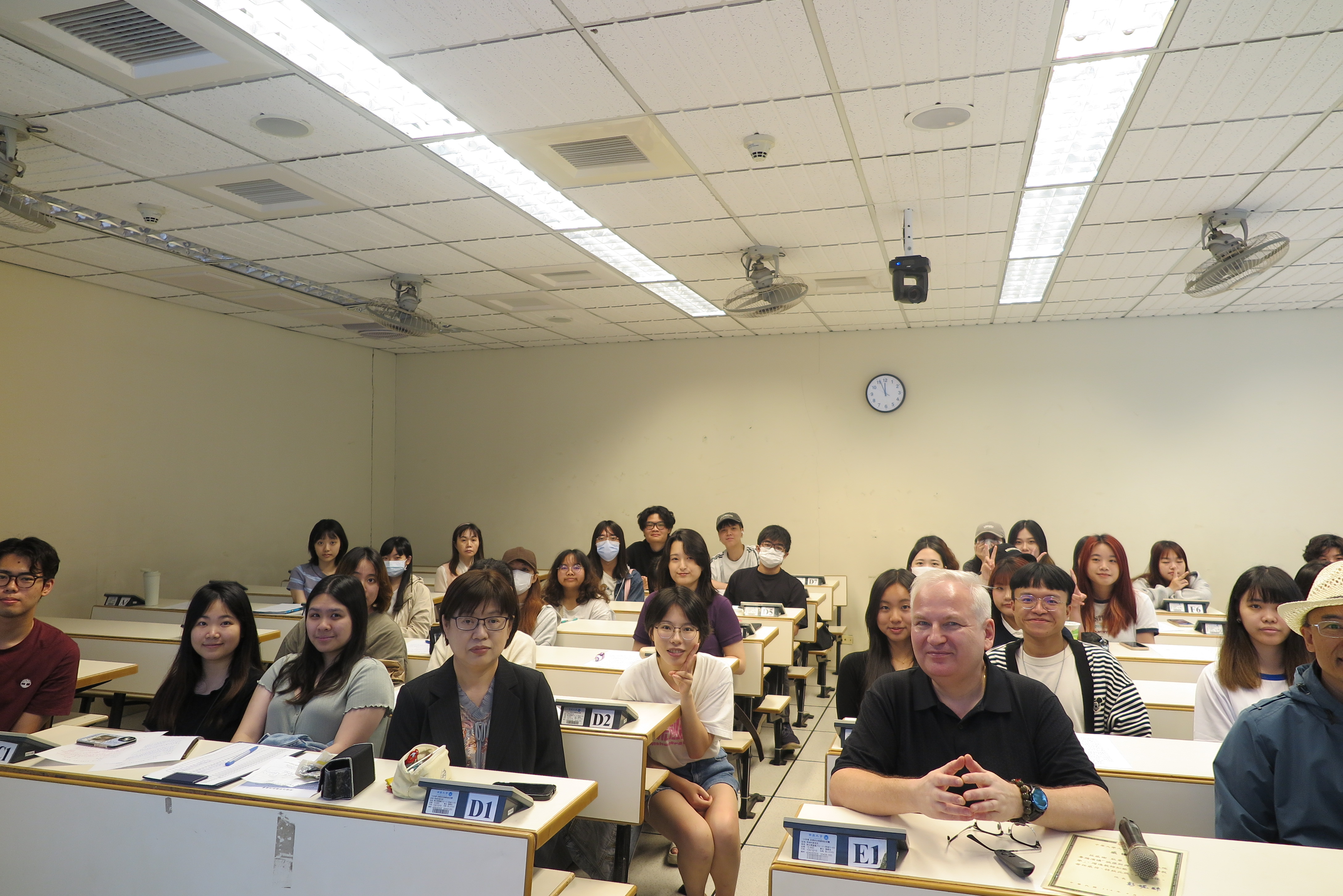 International Scholars Lecture (III): April 23, 2025 (Wednesday)“Russia and the Teaching of Chinese in Russia”